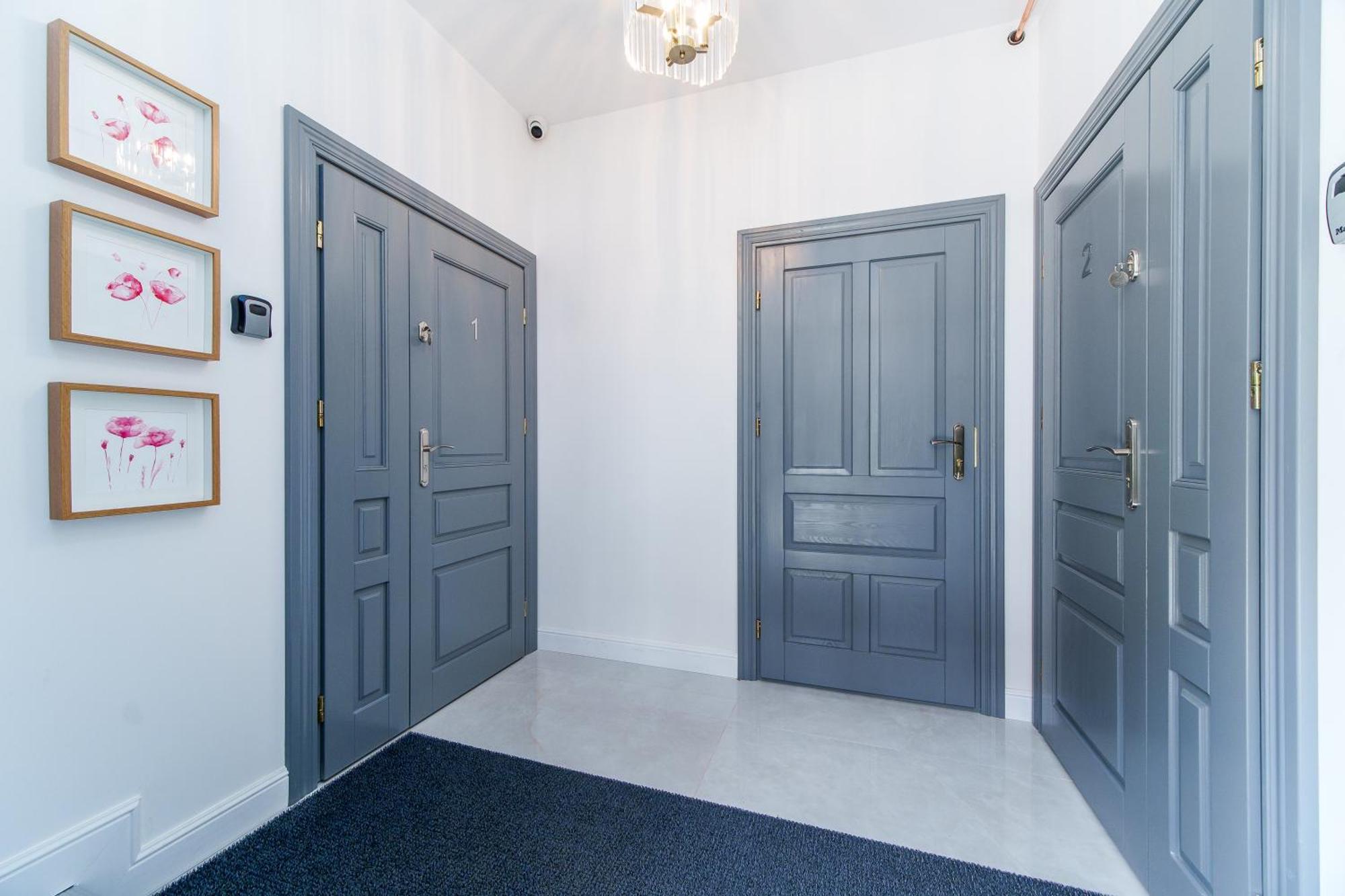 Apartment Zlota 8 *